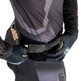 סט מכנס וחולצה 5.5 Stealth - Leatt