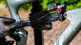 Muc-Off 2 Prong | מברשת ניקוי דו-ראשית - Muc-Off